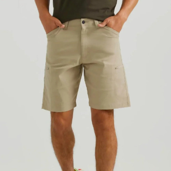 Wrangler Men's Outdoor Shorts, Size 42, Beige,‎ Performance Utility, New w Tags - Picture 1 of 10